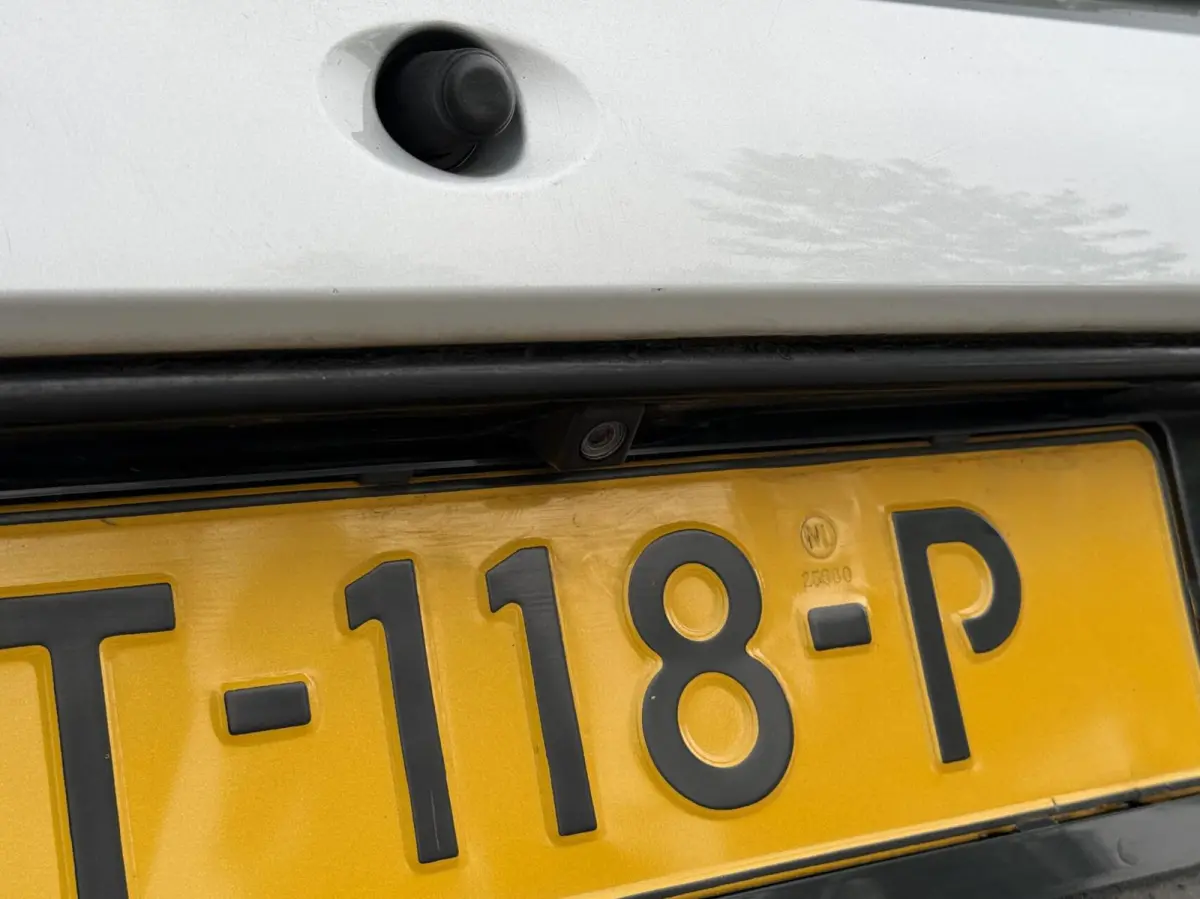 1.0 VVT-i x-wave | Cabrio dak | Camera | Cruise control | Lichtmetaal | Airco | Dealer onderhouden