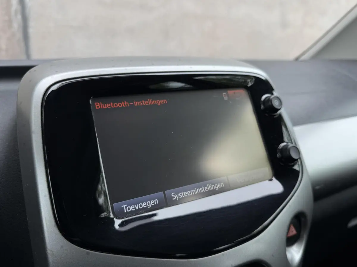 1.0 VVT-i x-wave | Cabrio dak | Camera | Cruise control | Lichtmetaal | Airco | Dealer onderhouden