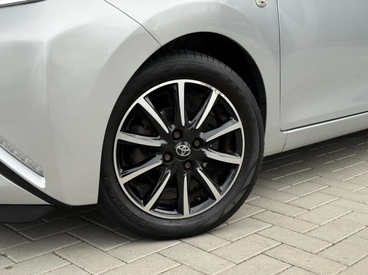 1.0 VVT-i x-wave | Cabrio dak | Camera | Cruise control | Lichtmetaal | Airco | Dealer onderhouden