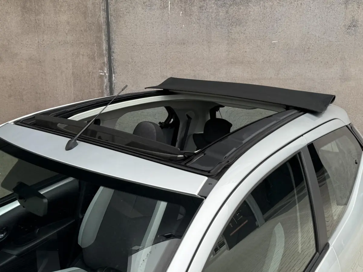 1.0 VVT-i x-wave | Cabrio dak | Camera | Cruise control | Lichtmetaal | Airco | Dealer onderhouden