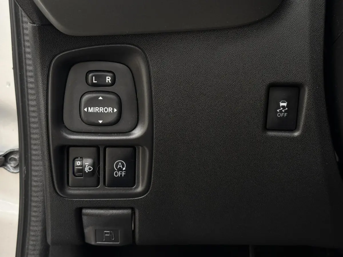 1.0 VVT-i x-wave | Cabrio dak | Camera | Cruise control | Lichtmetaal | Airco | Dealer onderhouden