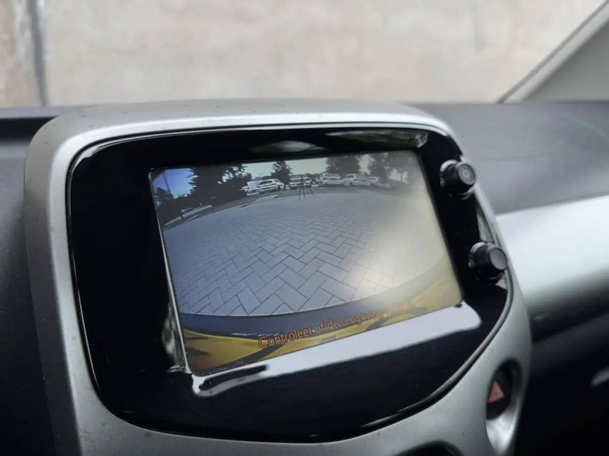 1.0 VVT-i x-wave | Cabrio dak | Camera | Cruise control | Lichtmetaal | Airco | Dealer onderhouden