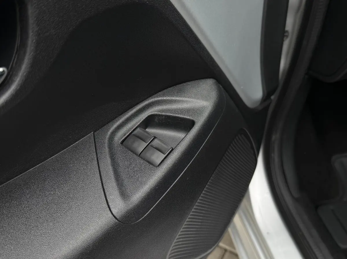 1.0 VVT-i x-wave | Cabrio dak | Camera | Cruise control | Lichtmetaal | Airco | Dealer onderhouden