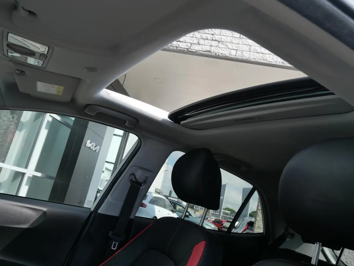 1.0 T-GDi GT-Line 5p | Cruise | Clima | Schuif-kanteldak | Stoel-stuurverwarming | Navi | Keyless | Carplay