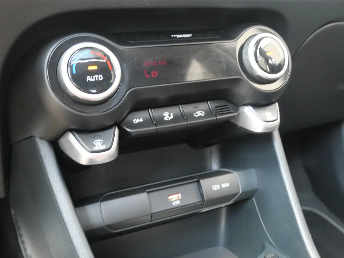 1.0 T-GDi GT-Line 5p | Cruise | Clima | Schuif-kanteldak | Stoel-stuurverwarming | Navi | Keyless | Carplay
