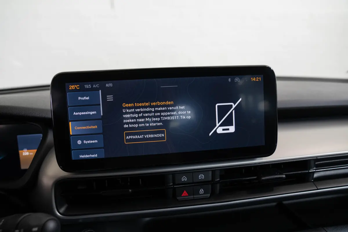 Altitude | Black Edition | Winter Pack | Infotainment Pack | Camera | Apple Carplay & Android Auto |
