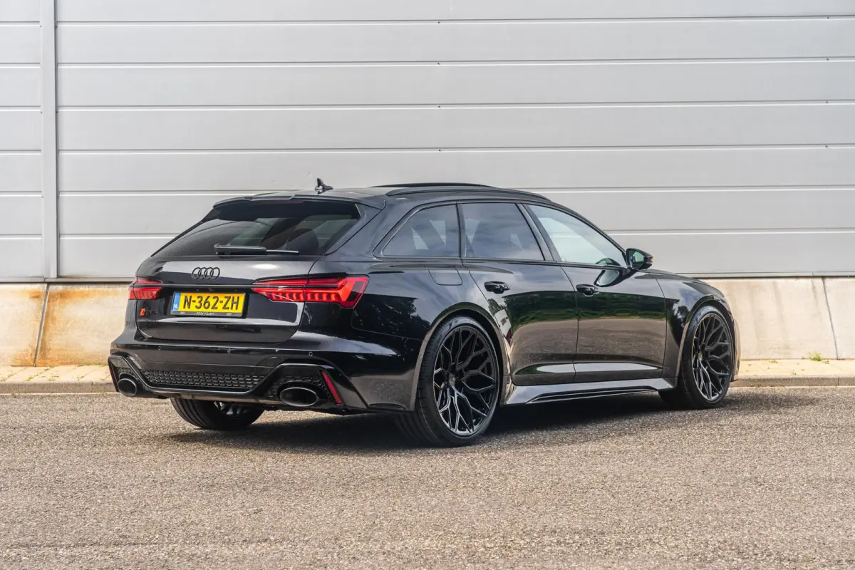 4.0 TFSI 600pk Quattro Dynamic Plus Exclusive | Panoramadak | Keramisch | B&O Advanced | Head-up | 22" Vossen LMV | Softclose | Vierwielbesturing | Exclusive kleur | Winterset |