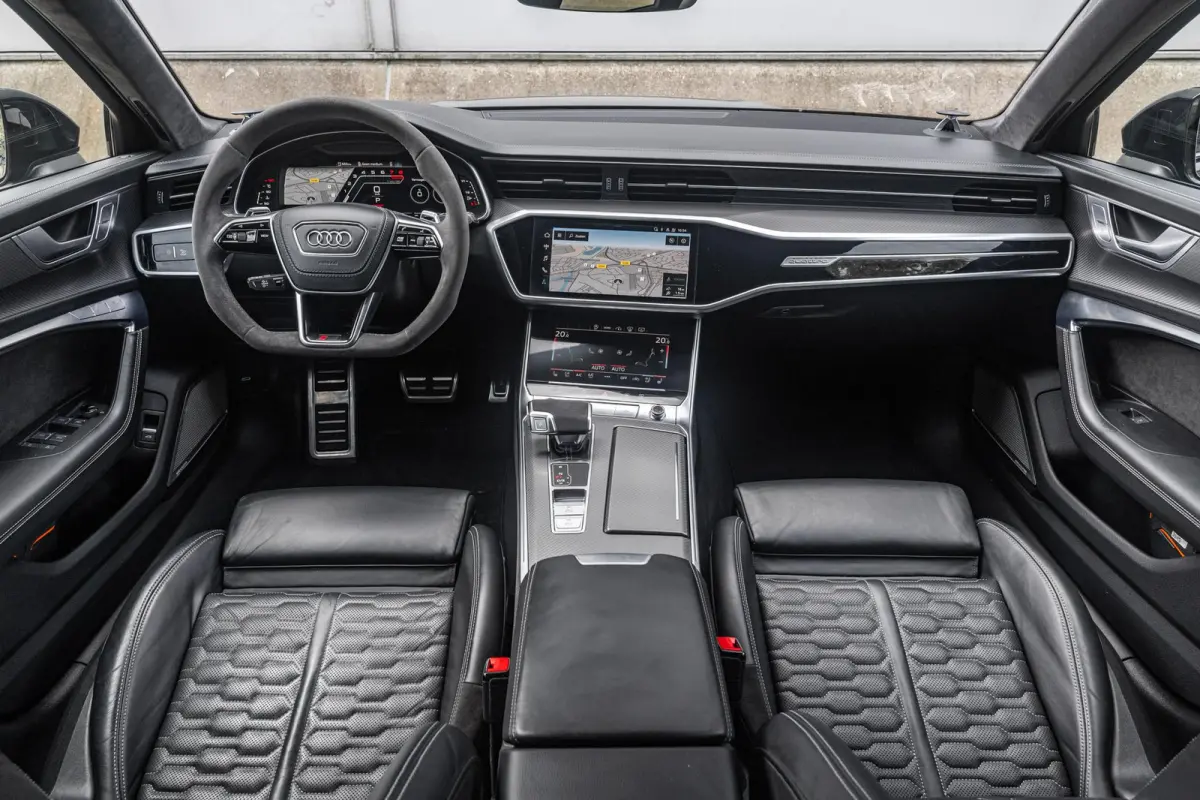 4.0 TFSI 600pk Quattro Dynamic Plus Exclusive | Panoramadak | Keramisch | B&O Advanced | Head-up | 22" Vossen LMV | Softclose | Vierwielbesturing | Exclusive kleur | Winterset |