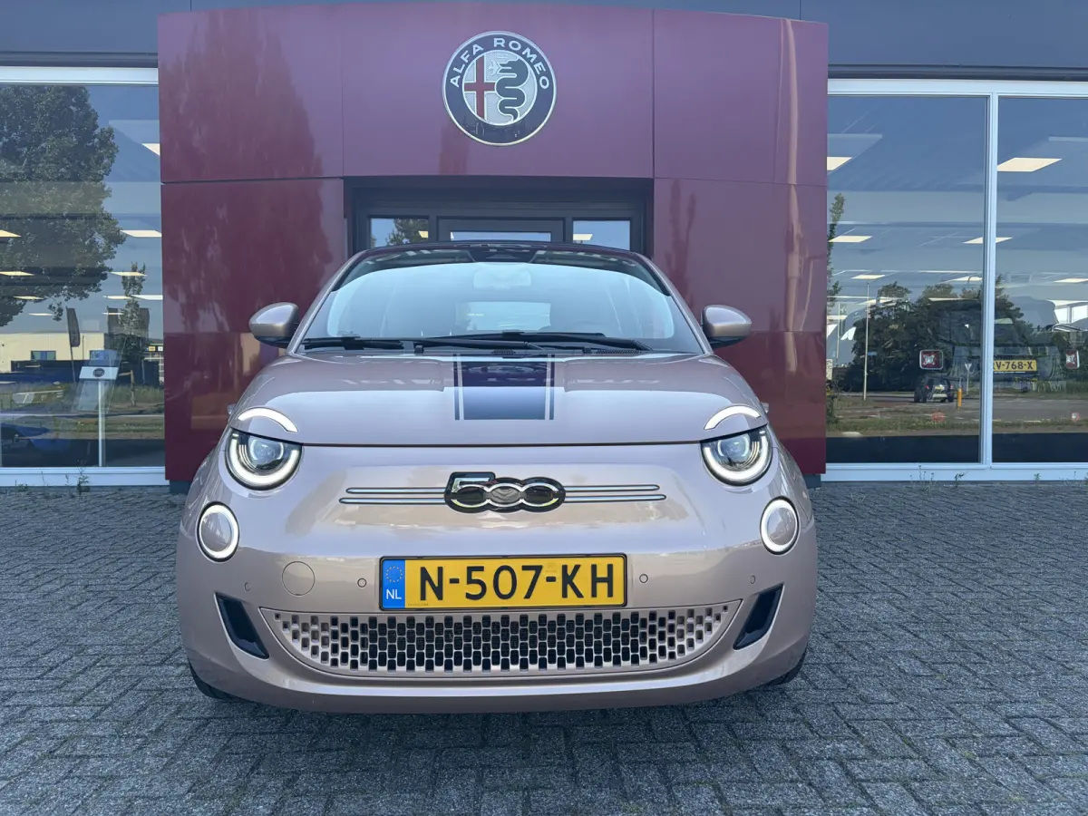 Icon 42 kWh | 17" La Prima velgen | Camera | Parkeersensoren | Comfort Pack Pack Winter | Pack Magic Eye