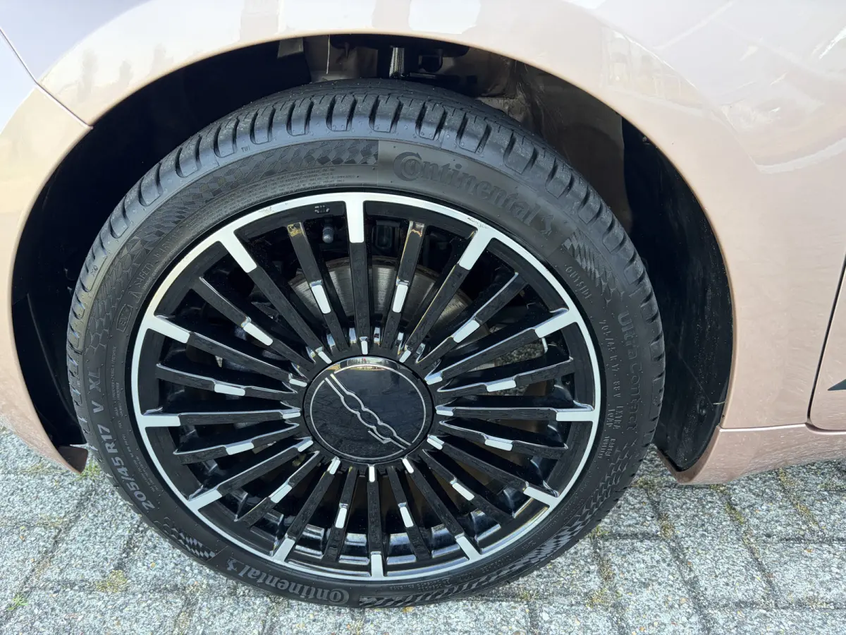 Icon 42 kWh | 17" La Prima velgen | Camera | Parkeersensoren | Comfort Pack Pack Winter | Pack Magic Eye