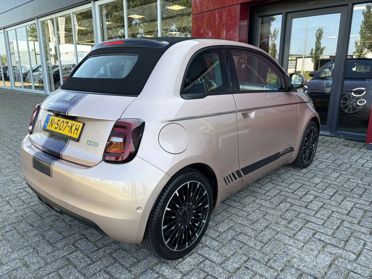 Icon 42 kWh | 17" La Prima velgen | Camera | Parkeersensoren | Comfort Pack Pack Winter | Pack Magic Eye