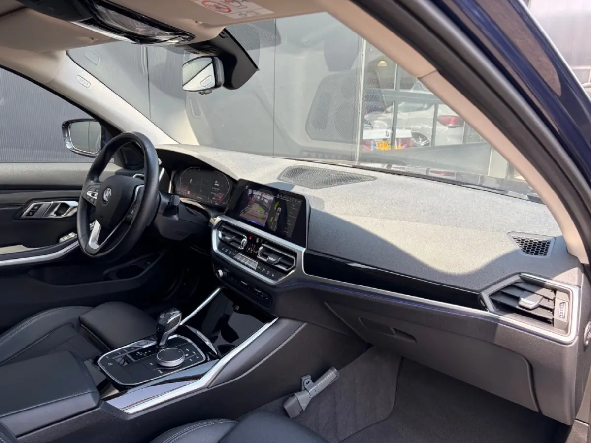 330i Sport Line Shadow LED ACC Camera Sfeerlicht Carplay