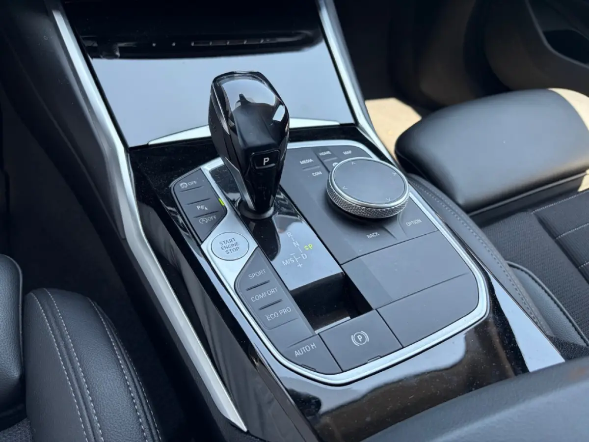330i Sport Line Shadow LED ACC Camera Sfeerlicht Carplay