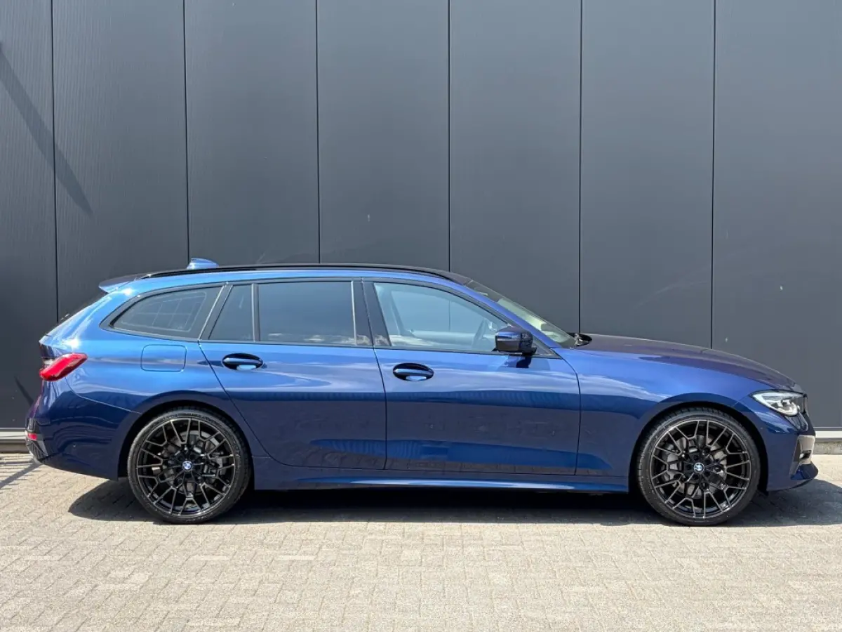 330i Sport Line Shadow LED ACC Camera Sfeerlicht Carplay