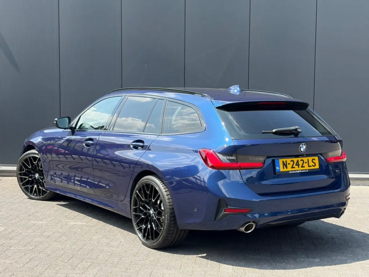 330i Sport Line Shadow LED ACC Camera Sfeerlicht Carplay