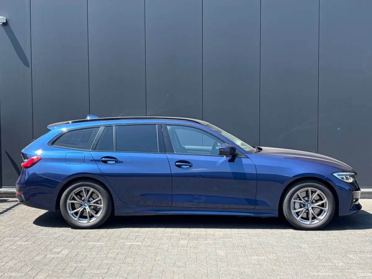 330i Sport Line Shadow LED ACC Camera Sfeerlicht Carplay