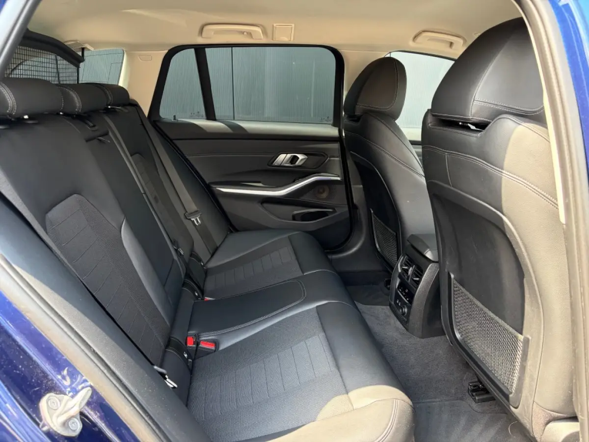 330i Sport Line Shadow LED ACC Camera Sfeerlicht Carplay