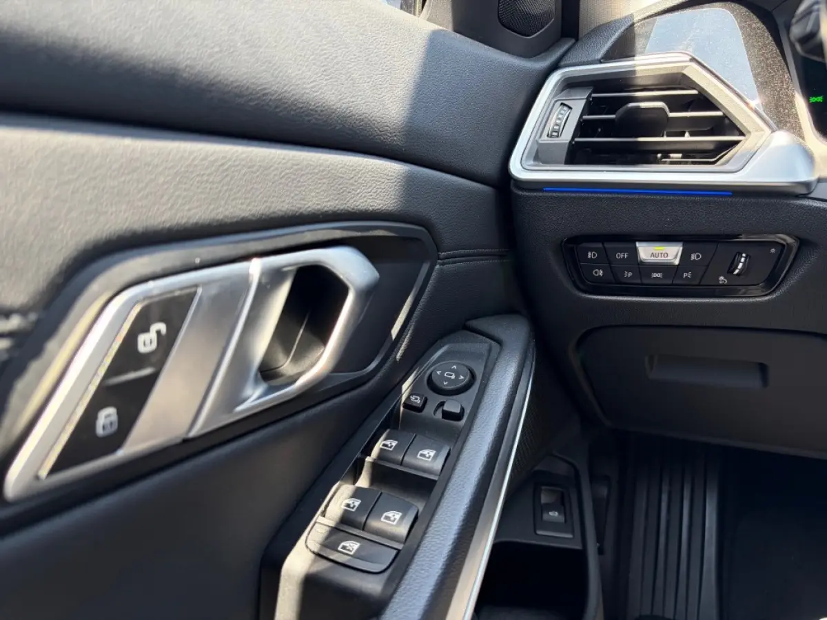 330i Sport Line Shadow LED ACC Camera Sfeerlicht Carplay