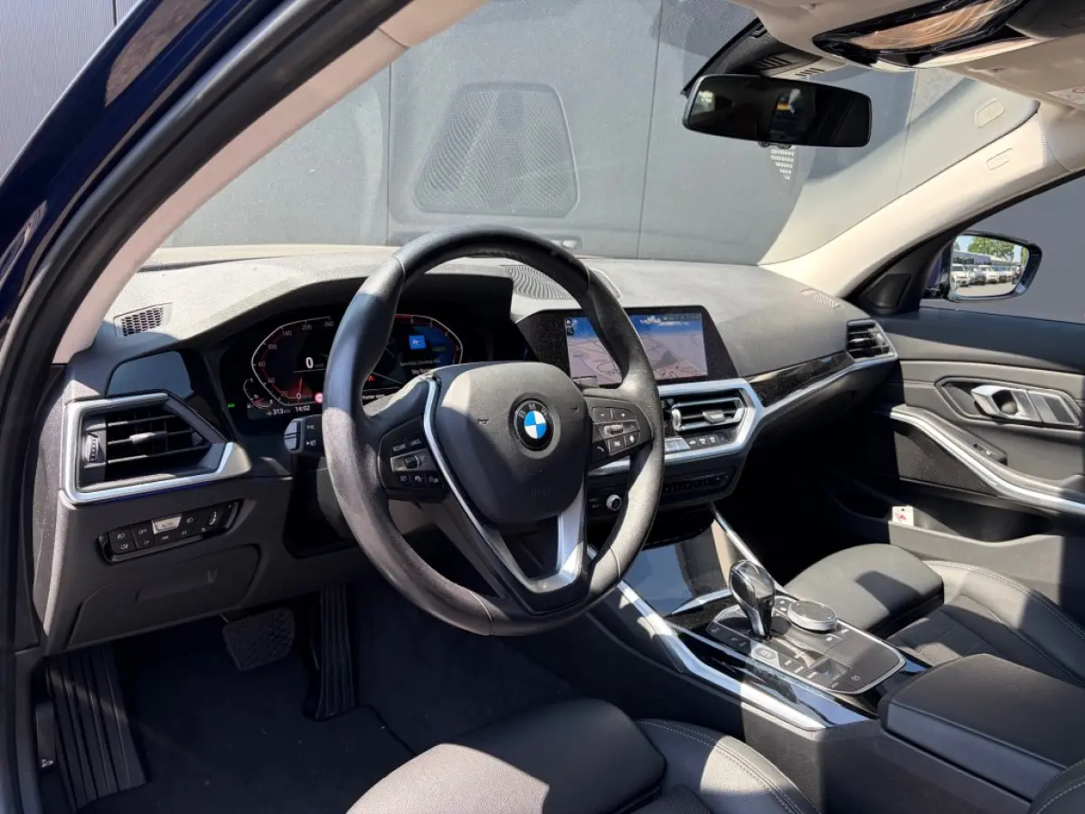 330i Sport Line Shadow LED ACC Camera Sfeerlicht Carplay