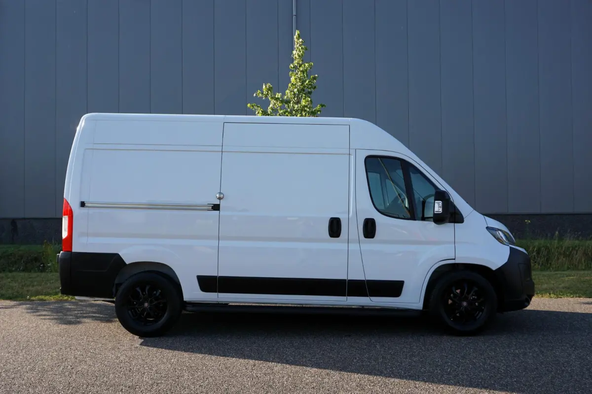 2.2 MultiJet 140 L2H2 3.5t Automaat in Topstaat |Trekhaak |Camera |Cruise |Navi |Carplay |Digitaal dashboard |Climate control |140 pk |Betimmering |1e eigenaar