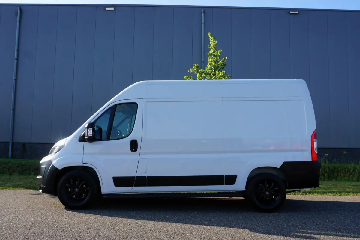 2.2 MultiJet 140 L2H2 3.5t Automaat in Topstaat |Trekhaak |Camera |Cruise |Navi |Carplay |Digitaal dashboard |Climate control |140 pk |Betimmering |1e eigenaar
