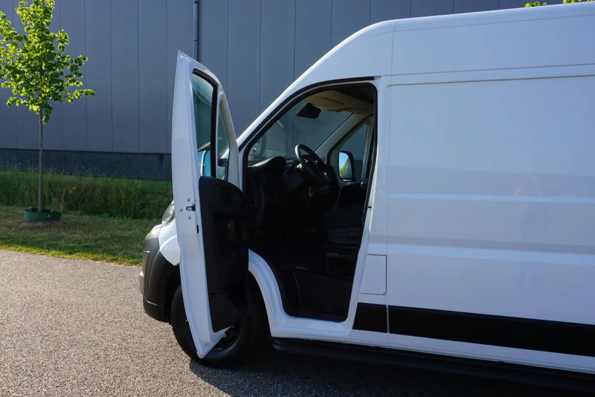 2.2 MultiJet 140 L2H2 3.5t Automaat in Topstaat |Trekhaak |Camera |Cruise |Navi |Carplay |Digitaal dashboard |Climate control |140 pk |Betimmering |1e eigenaar
