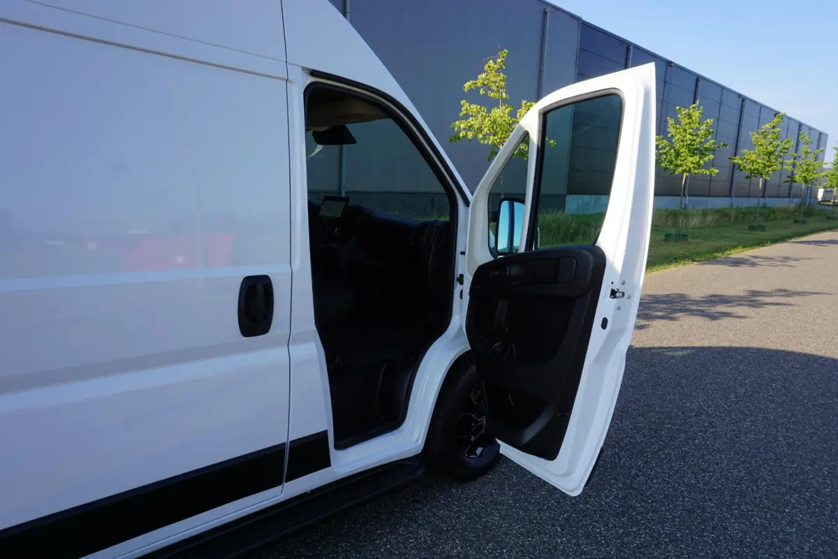 2.2 MultiJet 140 L2H2 3.5t Automaat in Topstaat |Trekhaak |Camera |Cruise |Navi |Carplay |Digitaal dashboard |Climate control |140 pk |Betimmering |1e eigenaar