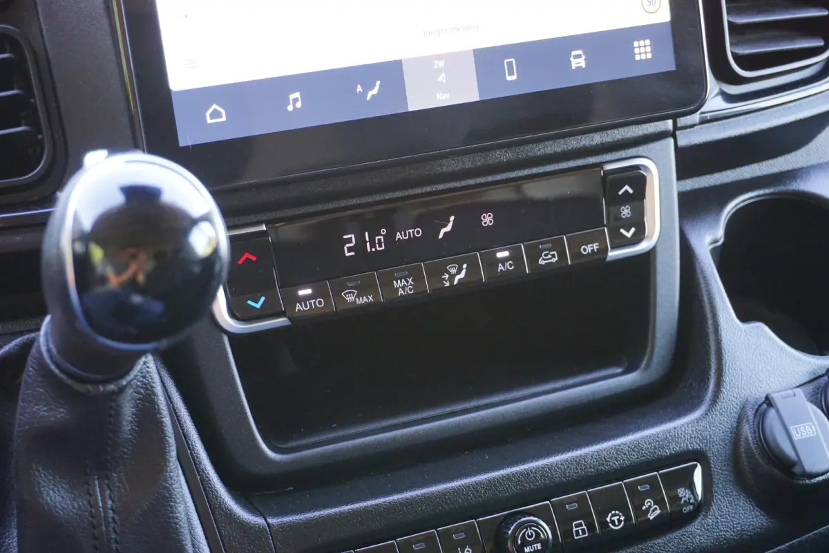 2.2 MultiJet 140 L2H2 3.5t Automaat in Topstaat |Trekhaak |Camera |Cruise |Navi |Carplay |Digitaal dashboard |Climate control |140 pk |Betimmering |1e eigenaar