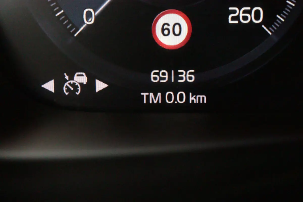1.5 T5 R-Design. | NAVI / APPCONNECT | CAMERA + PDC | STUUR / STOELVERW | ADAP CRUISE | HARMAN / KARDON AUDIO |