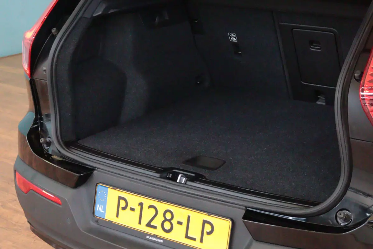 1.5 T5 R-Design. | NAVI / APPCONNECT | CAMERA + PDC | STUUR / STOELVERW | ADAP CRUISE | HARMAN / KARDON AUDIO |