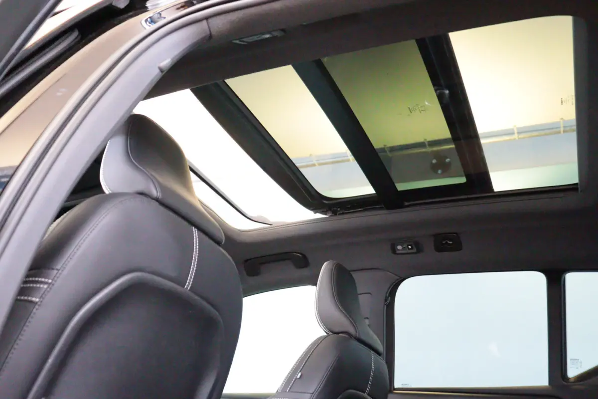 1.5 T5 R-Design. | NAVI / APPCONNECT | CAMERA + PDC | STUUR / STOELVERW | ADAP CRUISE | HARMAN / KARDON AUDIO |