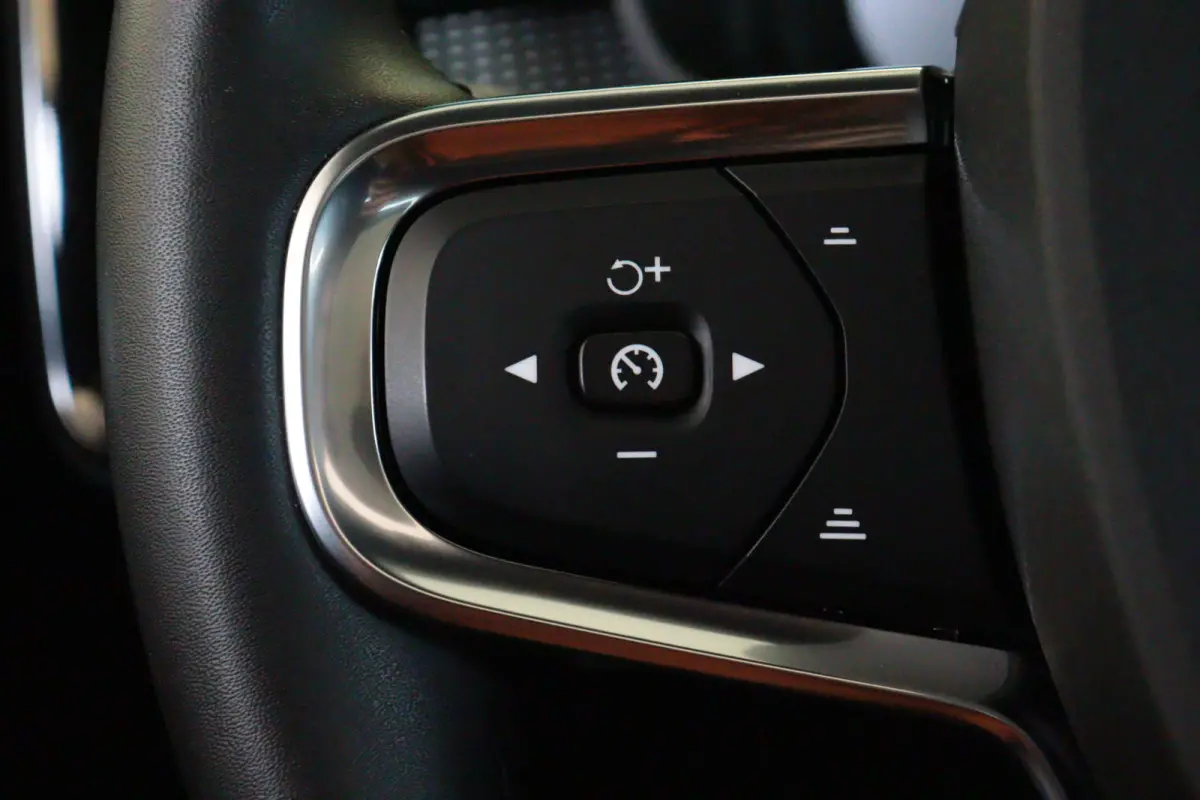 1.5 T5 R-Design. | NAVI / APPCONNECT | CAMERA + PDC | STUUR / STOELVERW | ADAP CRUISE | HARMAN / KARDON AUDIO |