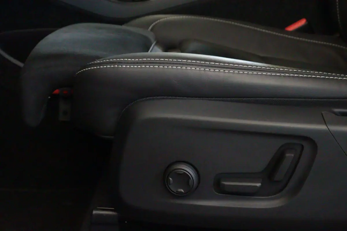 1.5 T5 R-Design. | NAVI / APPCONNECT | CAMERA + PDC | STUUR / STOELVERW | ADAP CRUISE | HARMAN / KARDON AUDIO |