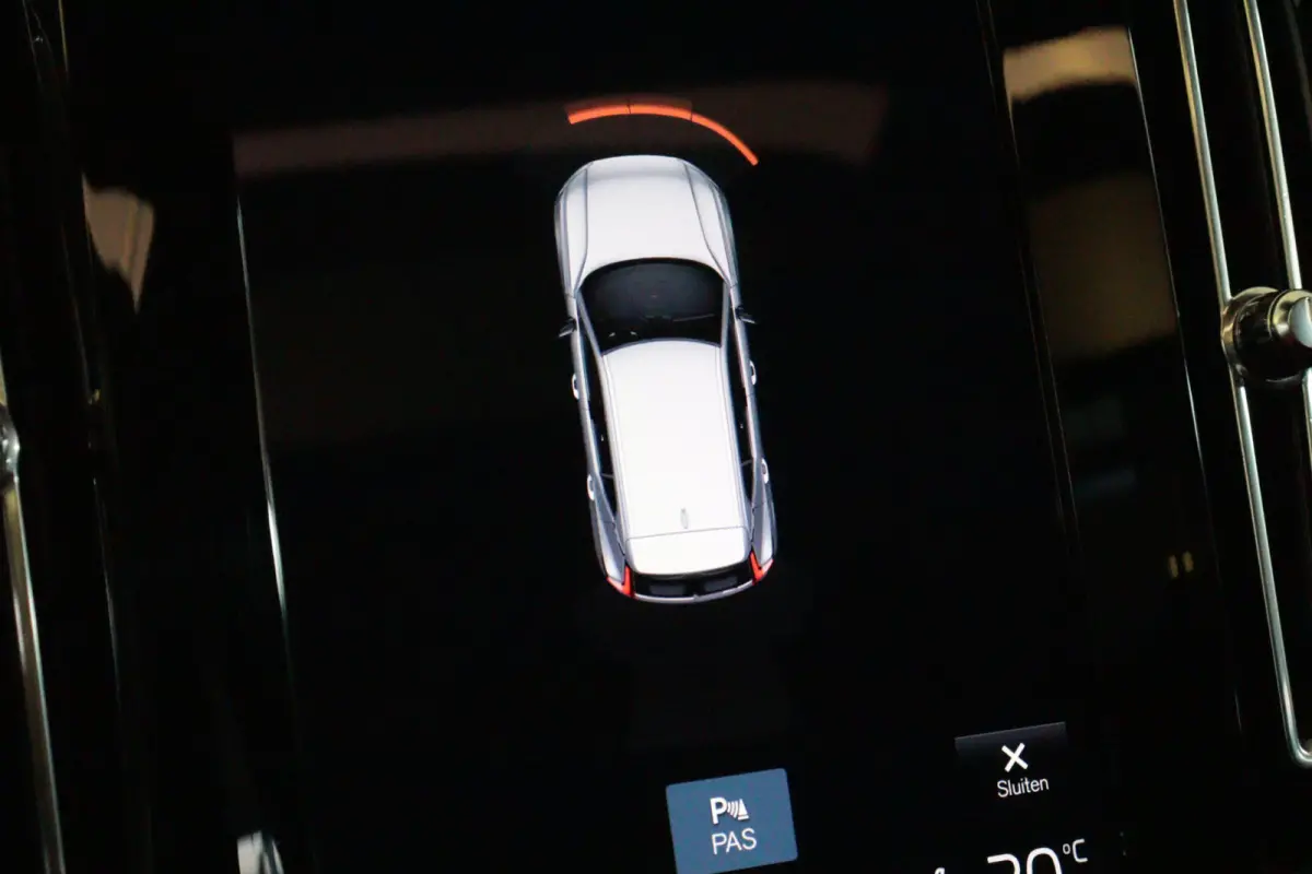 1.5 T5 R-Design. | NAVI / APPCONNECT | CAMERA + PDC | STUUR / STOELVERW | ADAP CRUISE | HARMAN / KARDON AUDIO |
