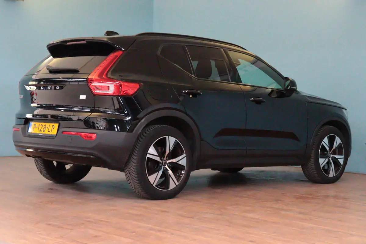 1.5 T5 R-Design. | NAVI / APPCONNECT | CAMERA + PDC | STUUR / STOELVERW | ADAP CRUISE | HARMAN / KARDON AUDIO |
