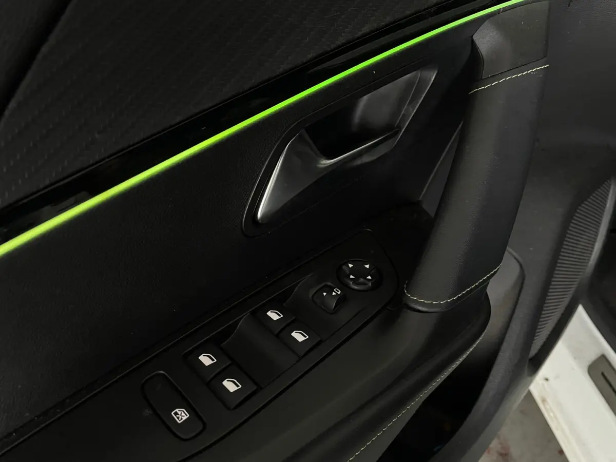 EV GT Pack 50 kWh SOH 91% FASE 3 DEALER OND EERSTE EIG|PANO|360*CAMERA|3D-COCKPIT|STOELVRM|NAVI|CRUISE|LEER|