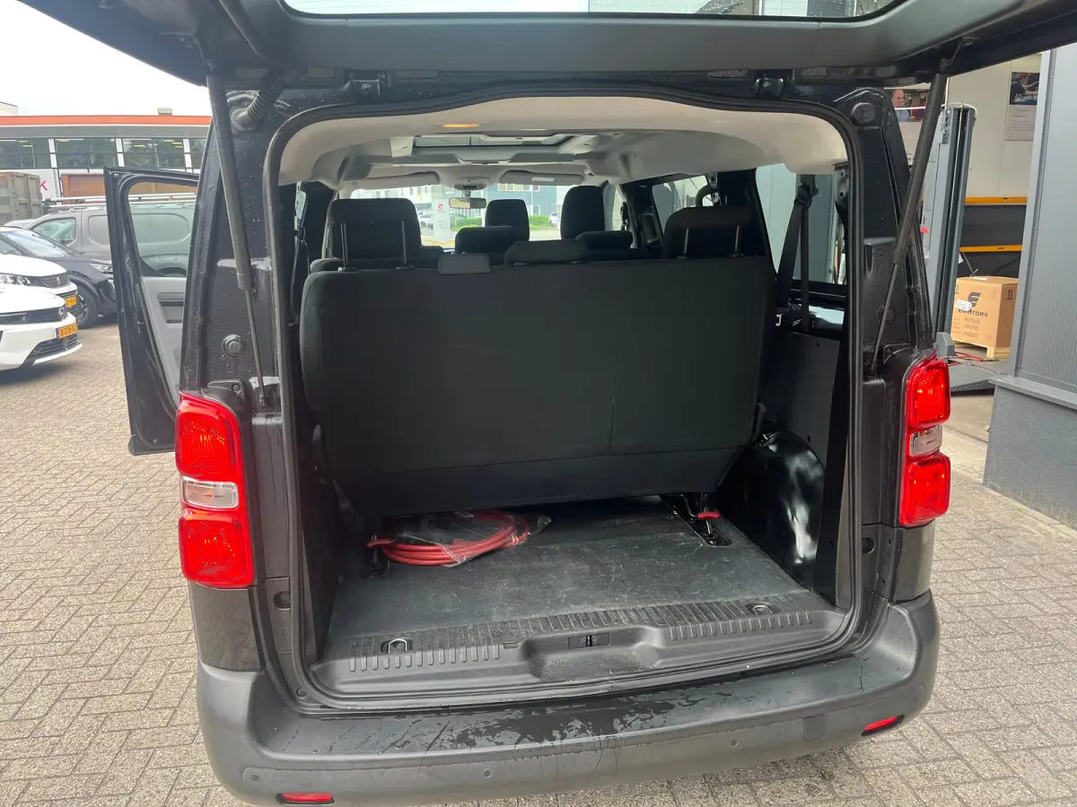 L2H1 75 kWh | 9- Persoons | Navi by app | | 2 zitplaatsen rechtsvoor | Airco | Apple Carplay/Android Auto|telefoonintegratie premium