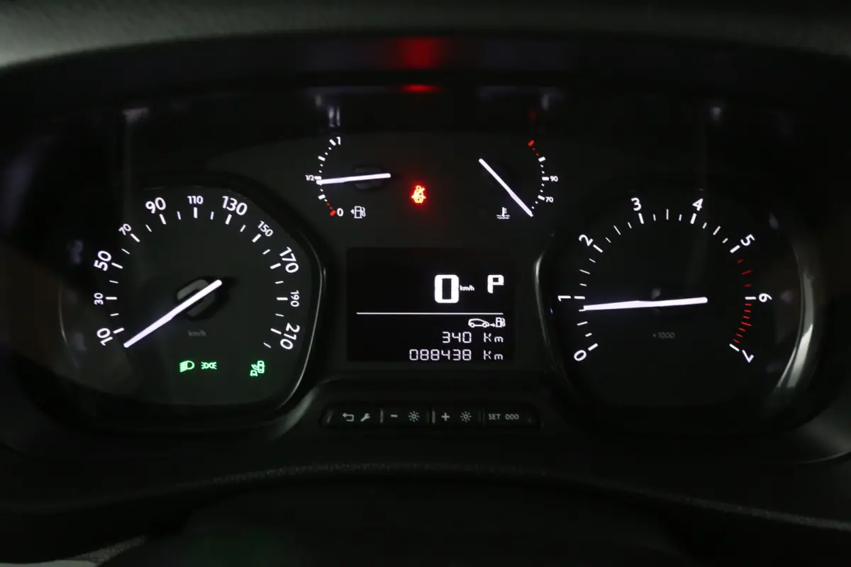 2.0 BlueHDI 180PK L3H1 | Marge | Automaat | Airco | Cruise | Camera | 3 Zits | Carplay | Parkeersens.
