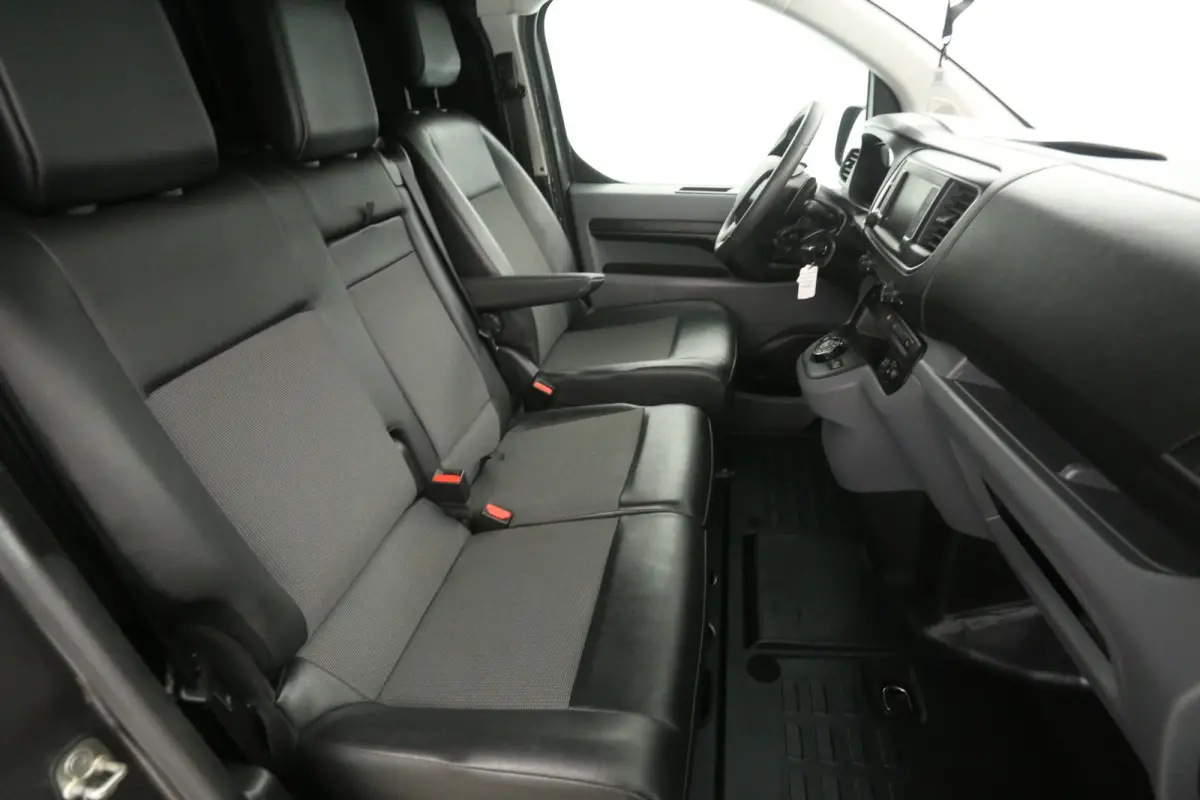 2.0 BlueHDI 180PK L3H1 | Marge | Automaat | Airco | Cruise | Camera | 3 Zits | Carplay | Parkeersens.