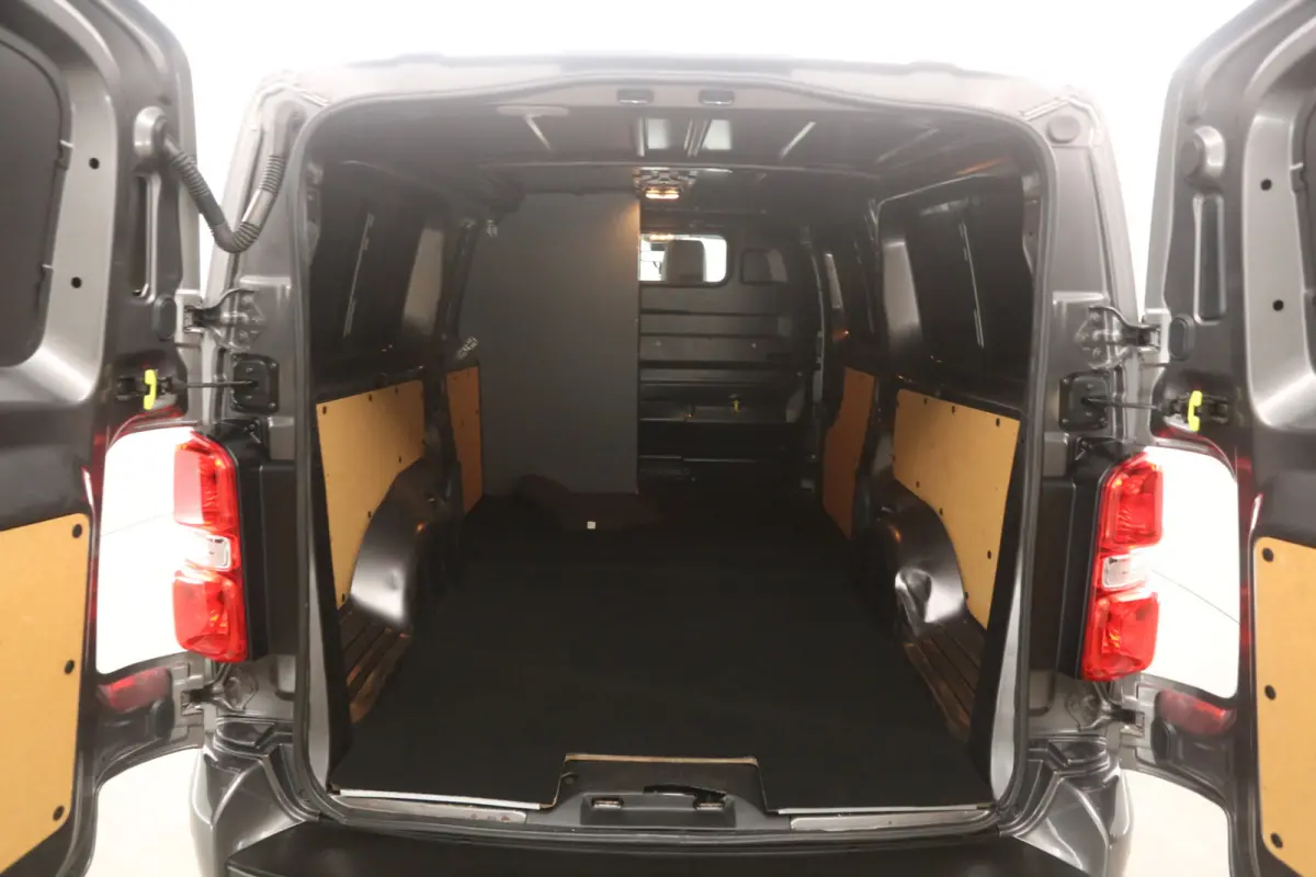 2.0 BlueHDI 180PK L3H1 | Marge | Automaat | Airco | Cruise | Camera | 3 Zits | Carplay | Parkeersens.