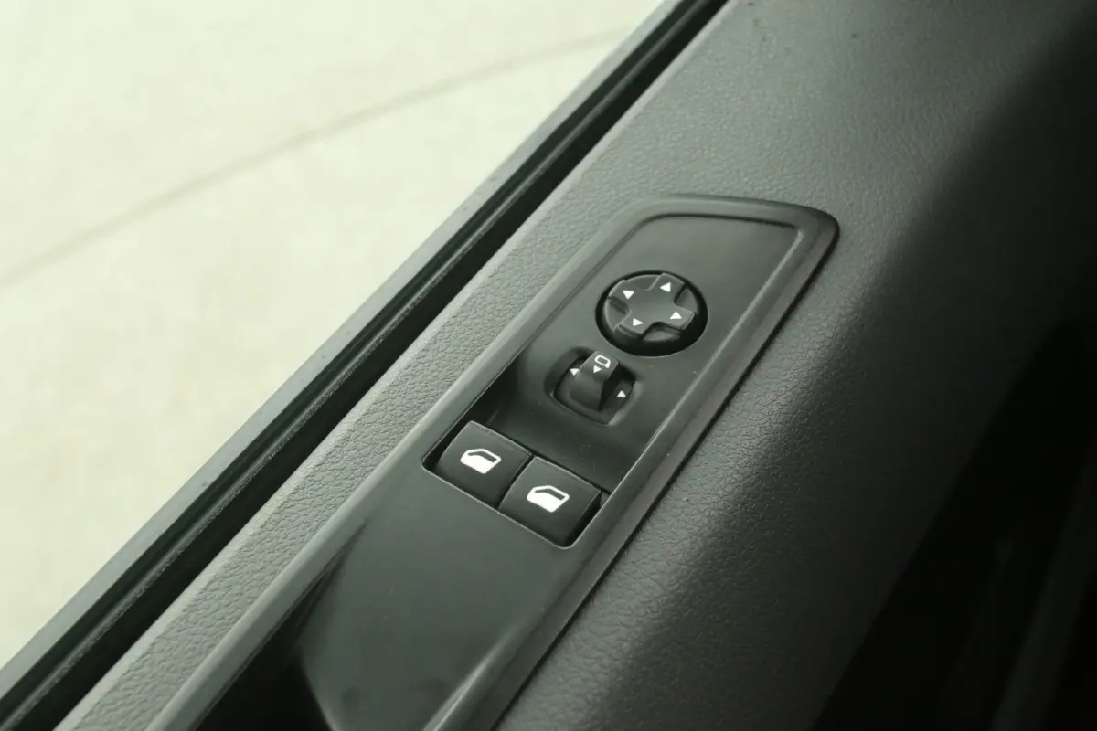 2.0 BlueHDI 180PK L3H1 | Marge | Automaat | Airco | Cruise | Camera | 3 Zits | Carplay | Parkeersens.