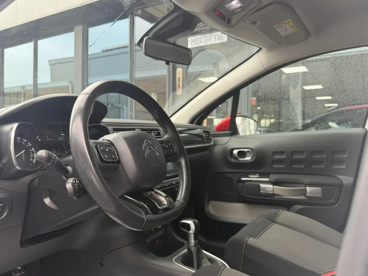 1.2 PureTech S&S Shine 110pk Automaat - Bancuise/Rouge Ardent - Carplay/Camera/Clima