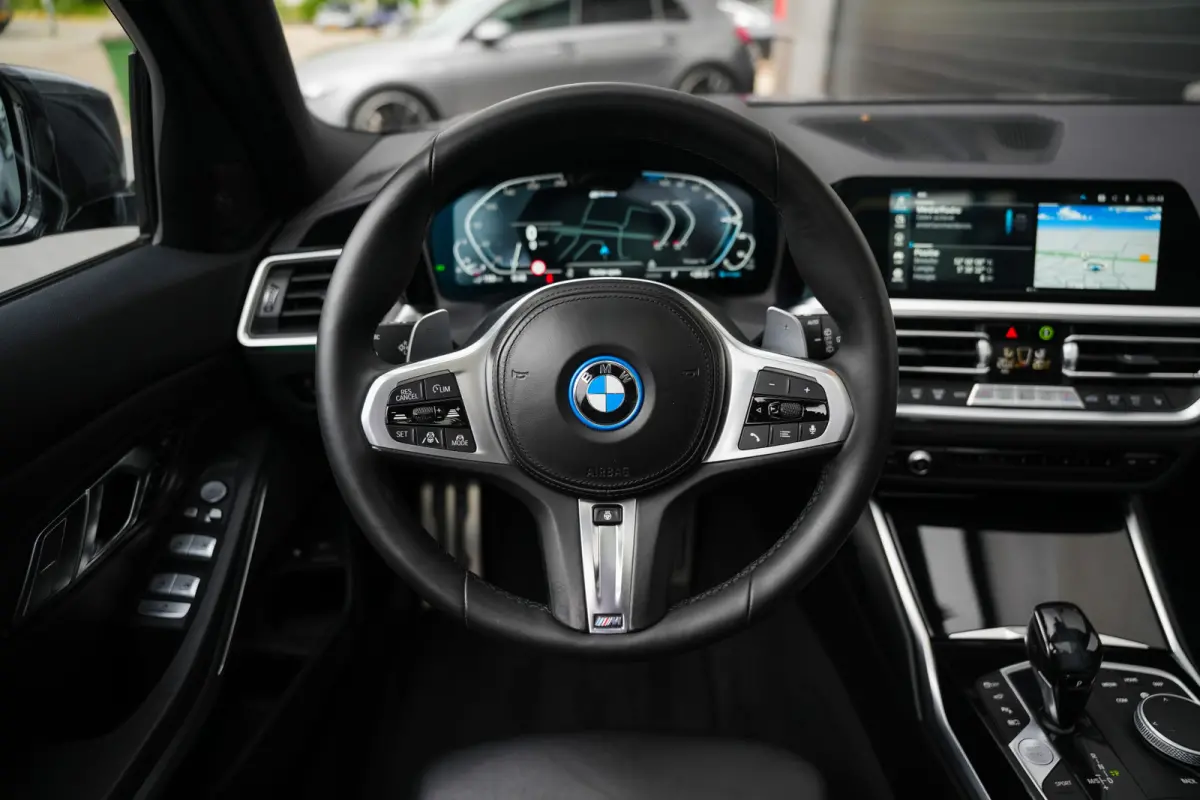 330e 292 pk xDrive High Executive M-Sportpakket / BTW-Auto/  Pano-Dak/ Adap.Cruise/ 360-Camera/ Keyless/ Head-Up/ Harman&Kardon/