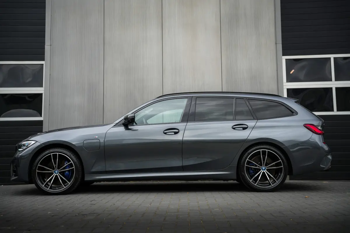 330e 292 pk xDrive High Executive M-Sportpakket / BTW-Auto/  Pano-Dak/ Adap.Cruise/ 360-Camera/ Keyless/ Head-Up/ Harman&Kardon/
