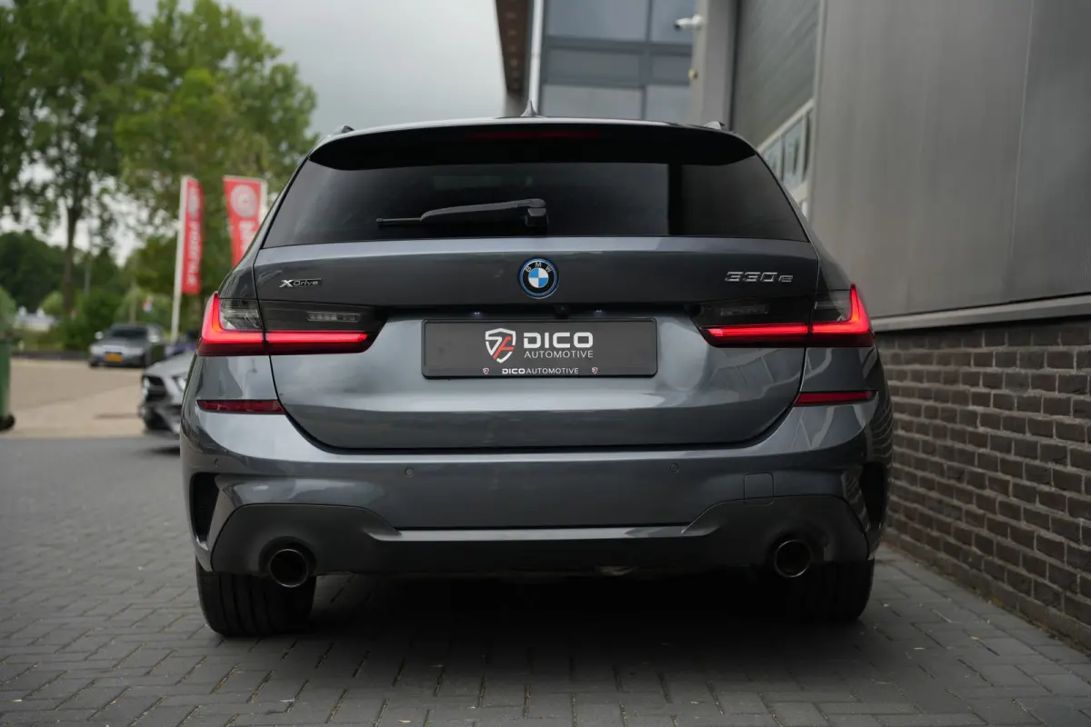 330e 292 pk xDrive High Executive M-Sportpakket / BTW-Auto/  Pano-Dak/ Adap.Cruise/ 360-Camera/ Keyless/ Head-Up/ Harman&Kardon/