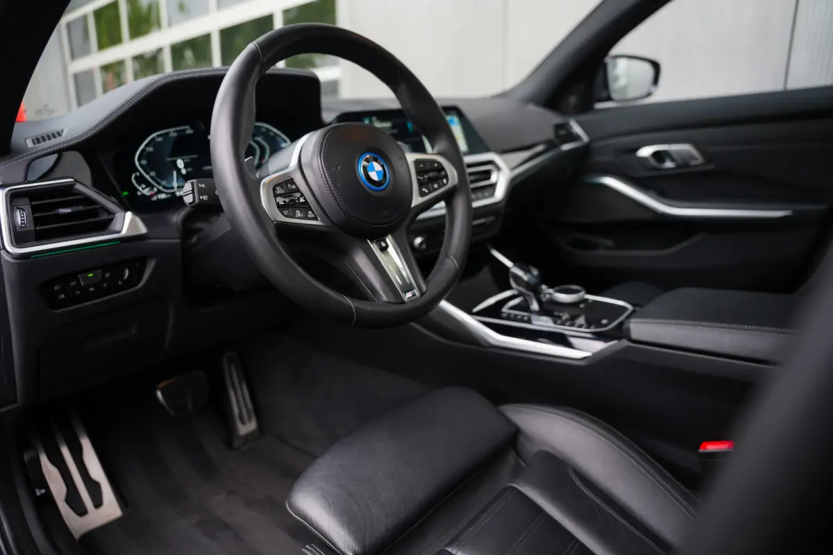 330e 292 pk xDrive High Executive M-Sportpakket / BTW-Auto/  Pano-Dak/ Adap.Cruise/ 360-Camera/ Keyless/ Head-Up/ Harman&Kardon/