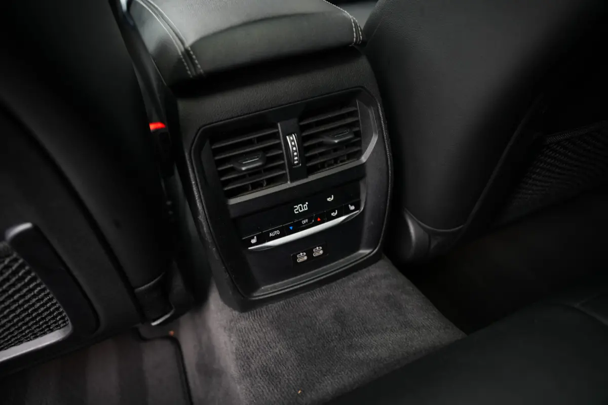 330e 292 pk xDrive High Executive M-Sportpakket / BTW-Auto/  Pano-Dak/ Adap.Cruise/ 360-Camera/ Keyless/ Head-Up/ Harman&Kardon/