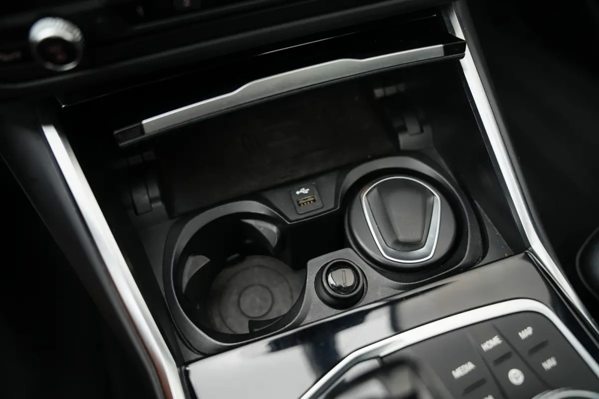 330e 292 pk xDrive High Executive M-Sportpakket / BTW-Auto/  Pano-Dak/ Adap.Cruise/ 360-Camera/ Keyless/ Head-Up/ Harman&Kardon/