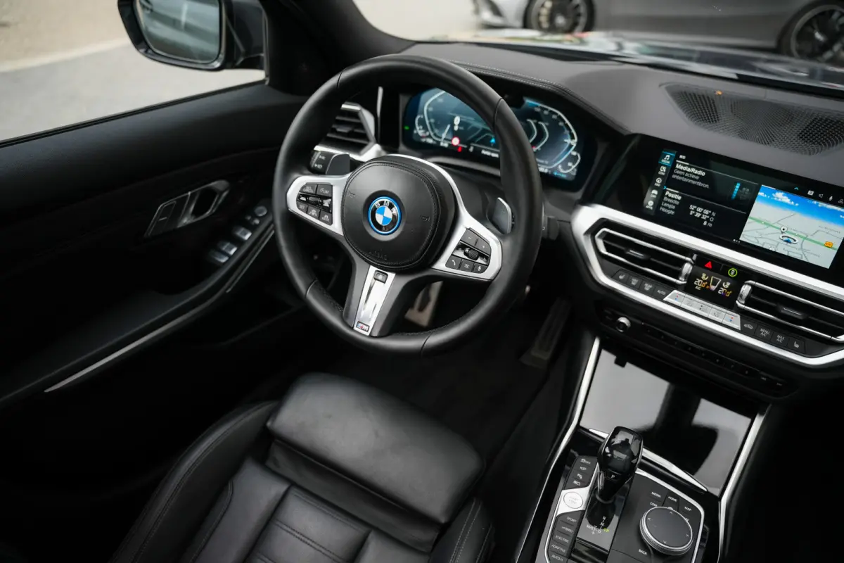 330e 292 pk xDrive High Executive M-Sportpakket / BTW-Auto/  Pano-Dak/ Adap.Cruise/ 360-Camera/ Keyless/ Head-Up/ Harman&Kardon/