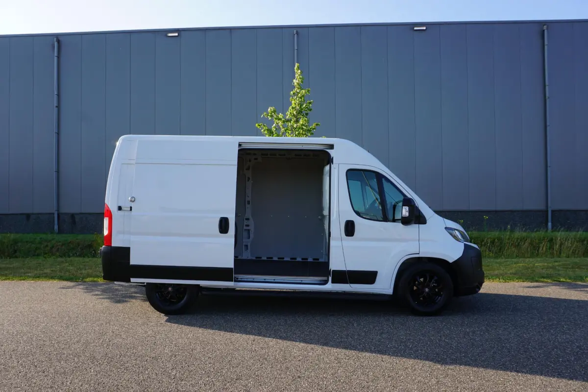 2.2 MultiJet 140 L2H2 3.5t Automaat in Topstaat |Trekhaak |Camera |Cruise |Navi |Carplay |Digitaal dashboard |Climate control |140 pk |Betimmering |1e eigenaar
